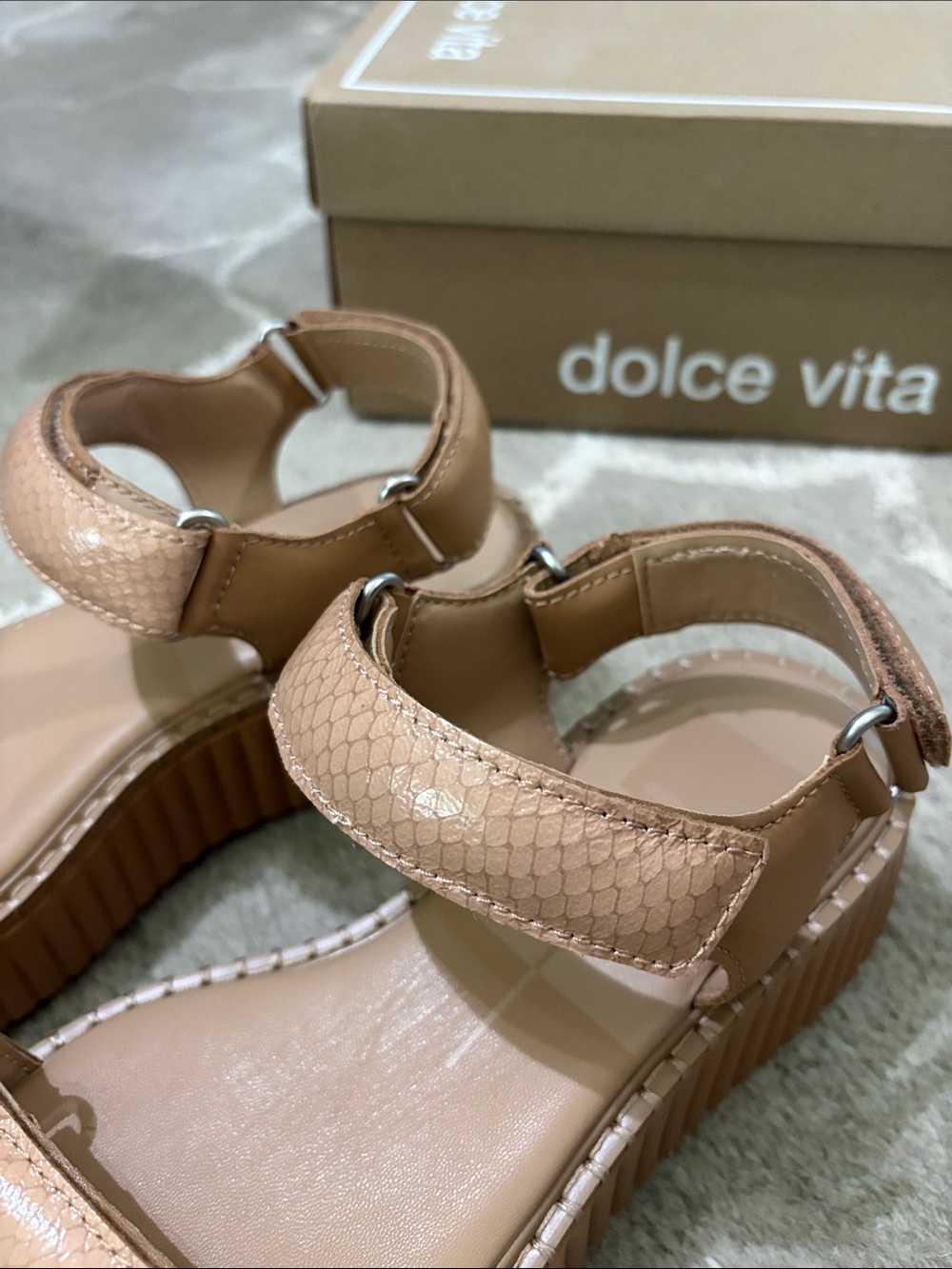 Dolce Vita Debra, Toffee embossed leather strap platform sandal size 7.5 - Picture 12 of 17